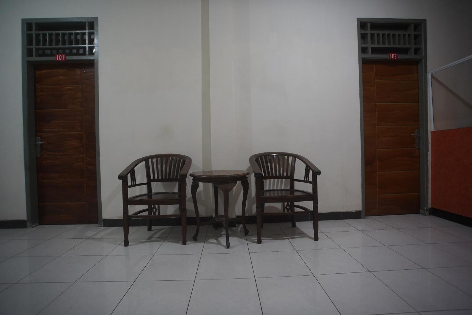 Oyo 92098 Kost Orange Syariah Hotell Makassar Eksteriør bilde