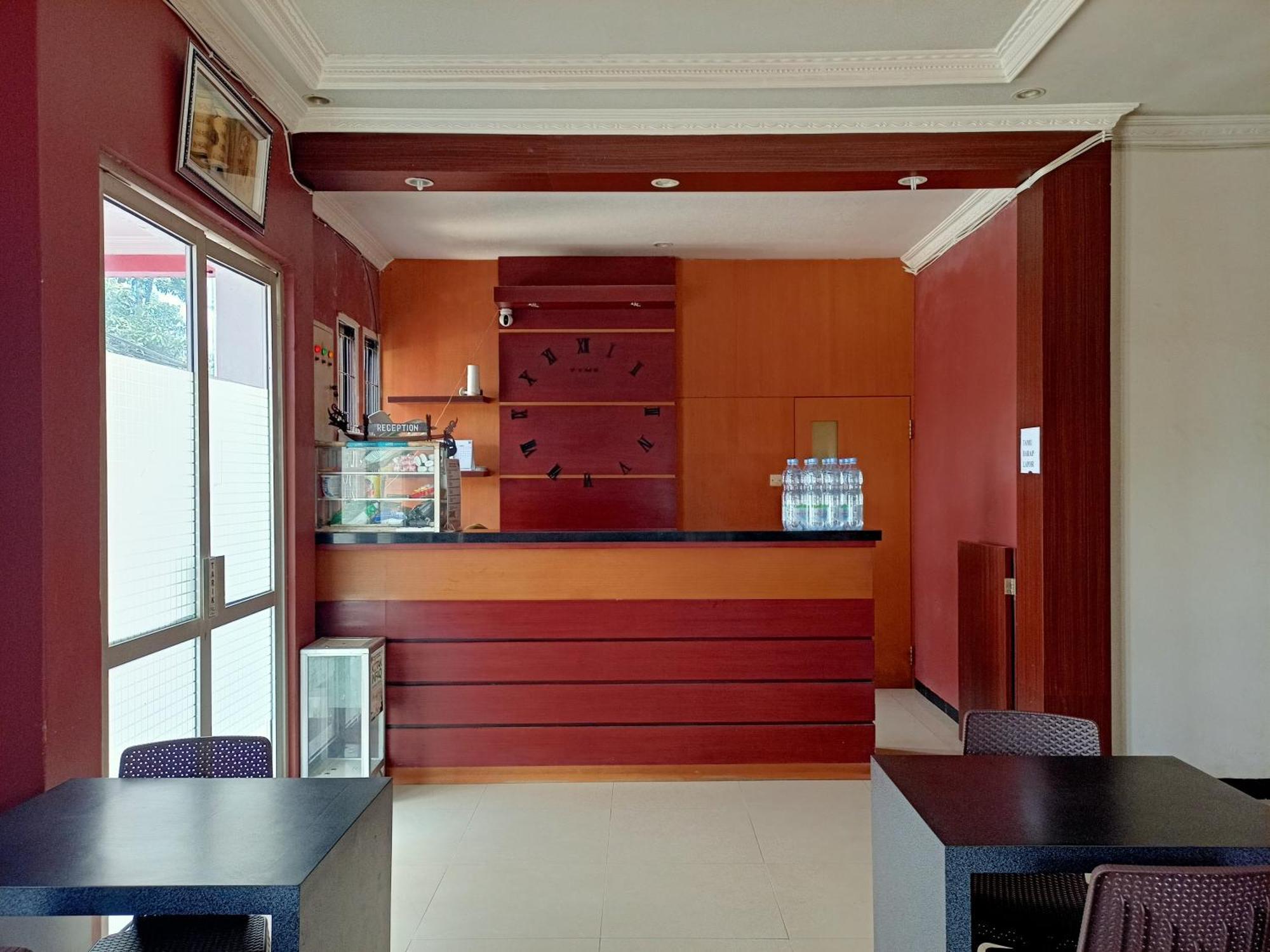 Oyo 92098 Kost Orange Syariah Hotell Makassar Eksteriør bilde