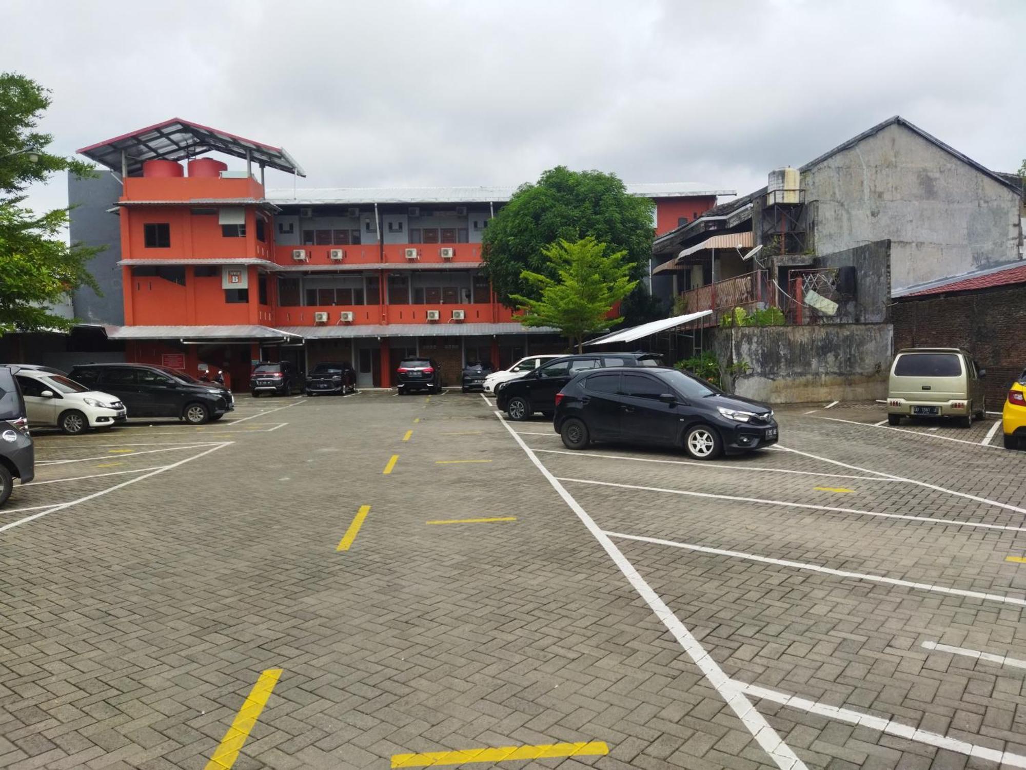Oyo 92098 Kost Orange Syariah Hotell Makassar Eksteriør bilde