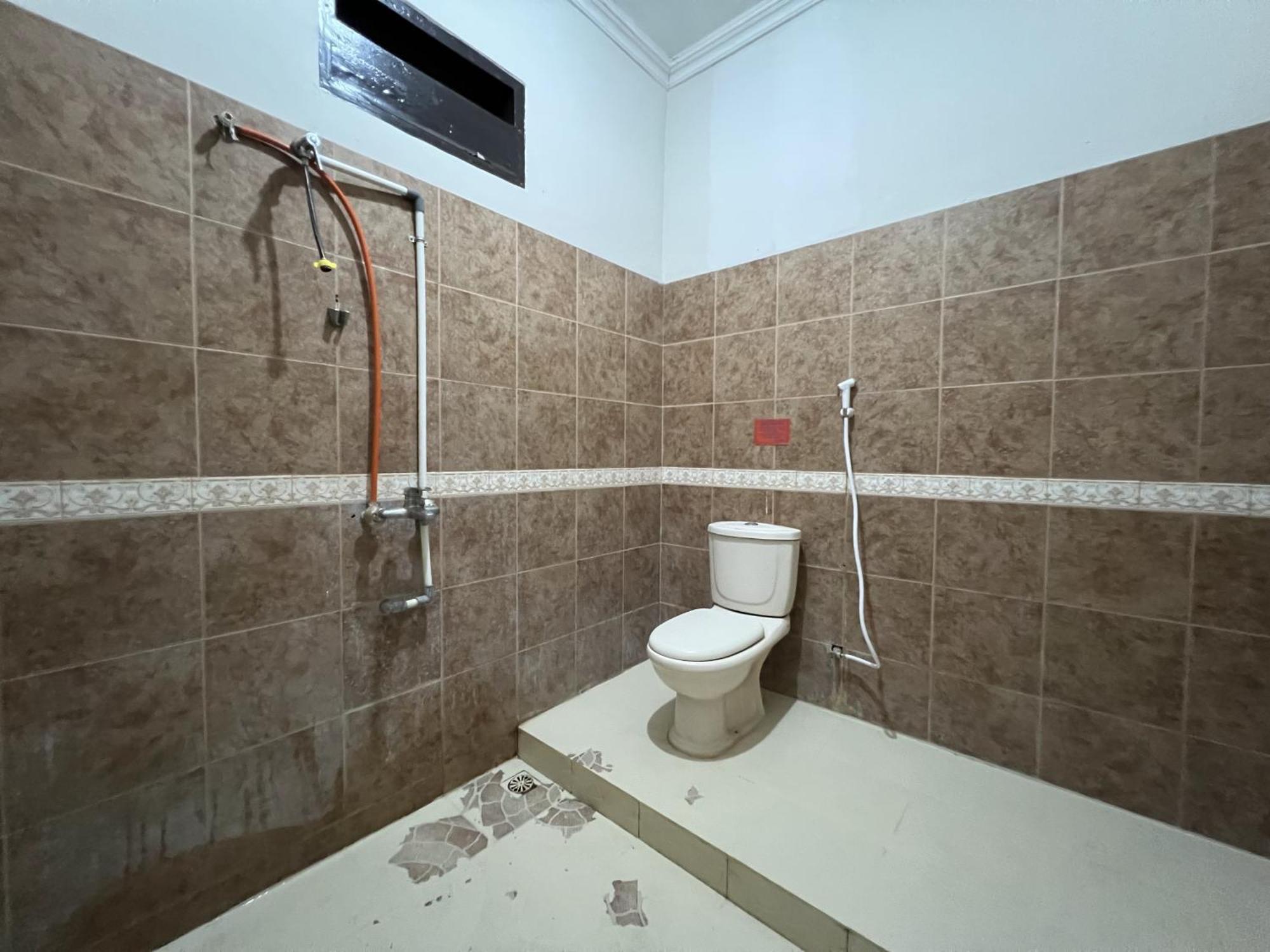 Oyo 92098 Kost Orange Syariah Hotell Makassar Eksteriør bilde