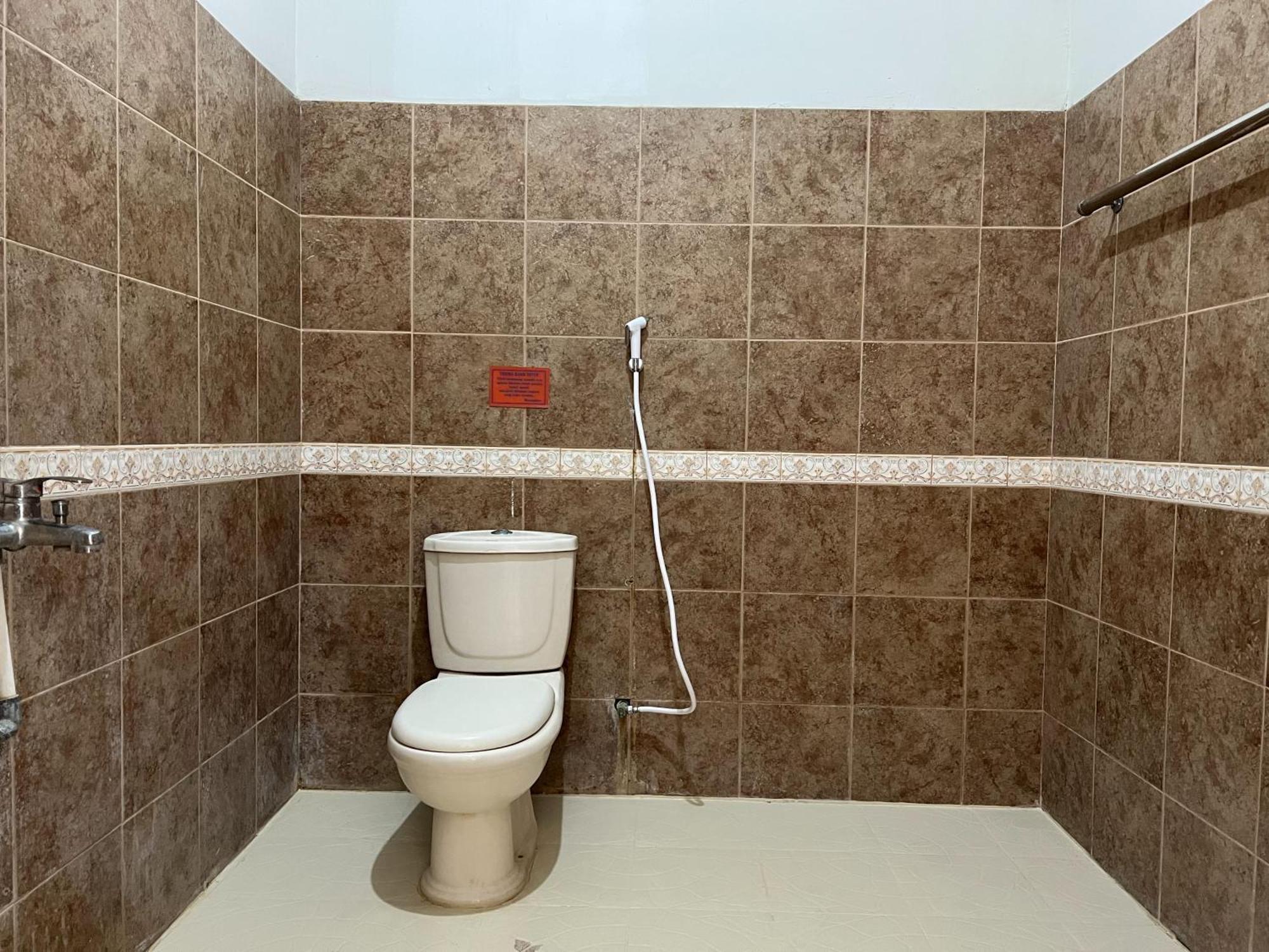 Oyo 92098 Kost Orange Syariah Hotell Makassar Eksteriør bilde